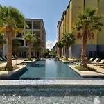Luxurious Studio, Work From Home, Wifi, Riverwalk