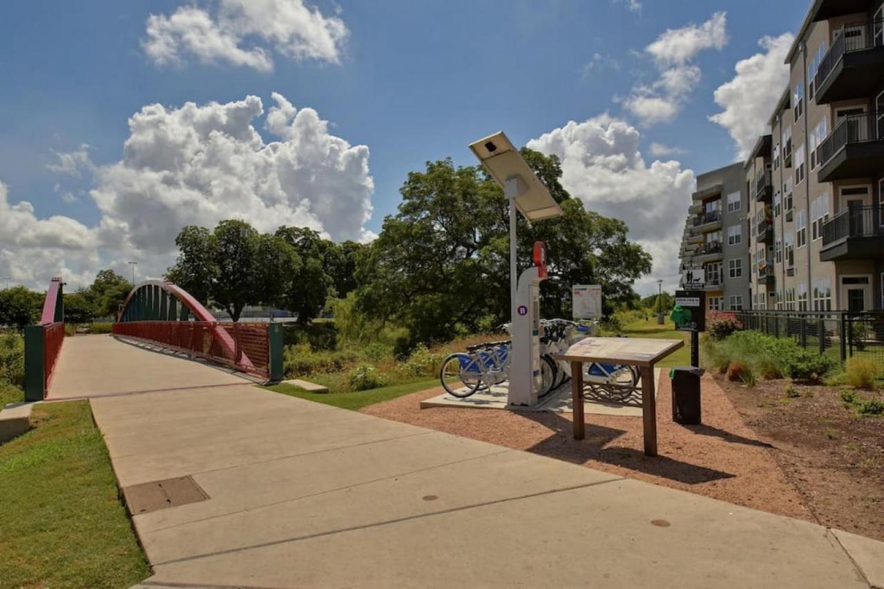 Luxurious Studio, Work From Home, Wifi, Riverwalk