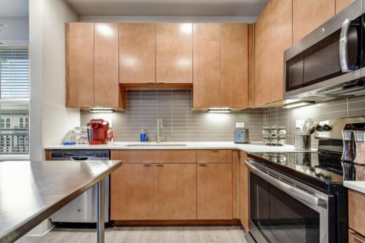 Luxurious Studio, Work From Home, Wifi, Riverwalk *