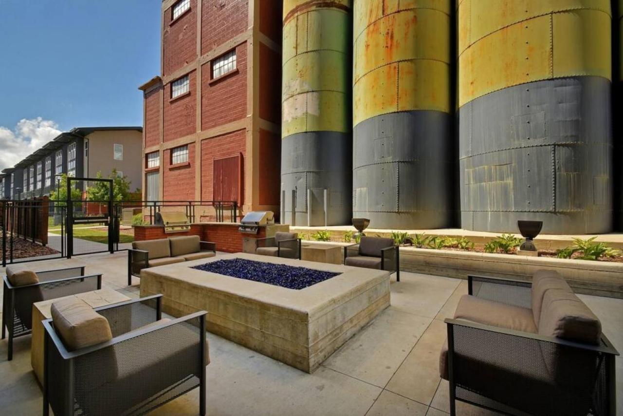 Luxurious Studio, Work From Home, Wifi, Riverwalk Apartment